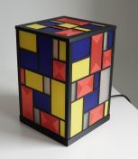 mondrian-table-lamp-off.jpg - 2023:02:06 11:48:09