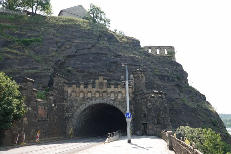 Viewing photos→2019→2019-06-05→11