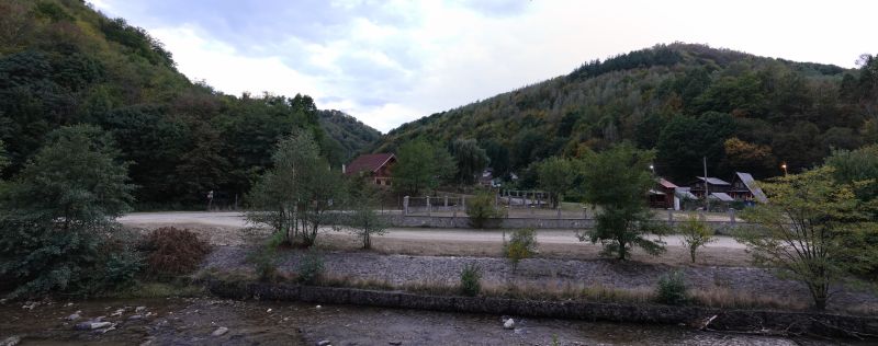 Viewing photos→2019→2019-09-29→098-099