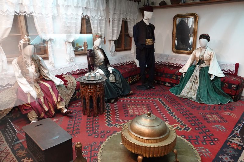 Ентери*ер градске куће источнобалалканског тима, XIX век / Interior of an urban home of the eastern Balkan type, 19th century.