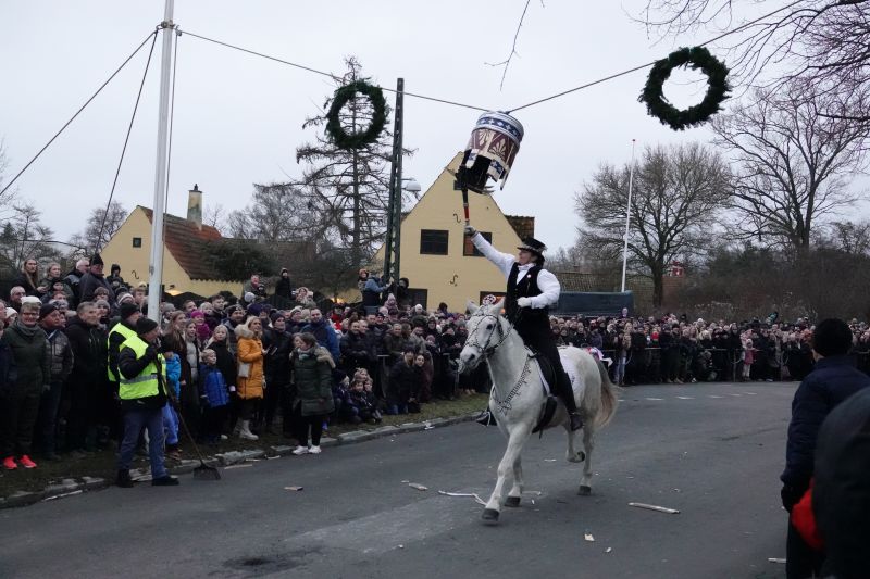 Viewing photos→2024→2024-02-11→16