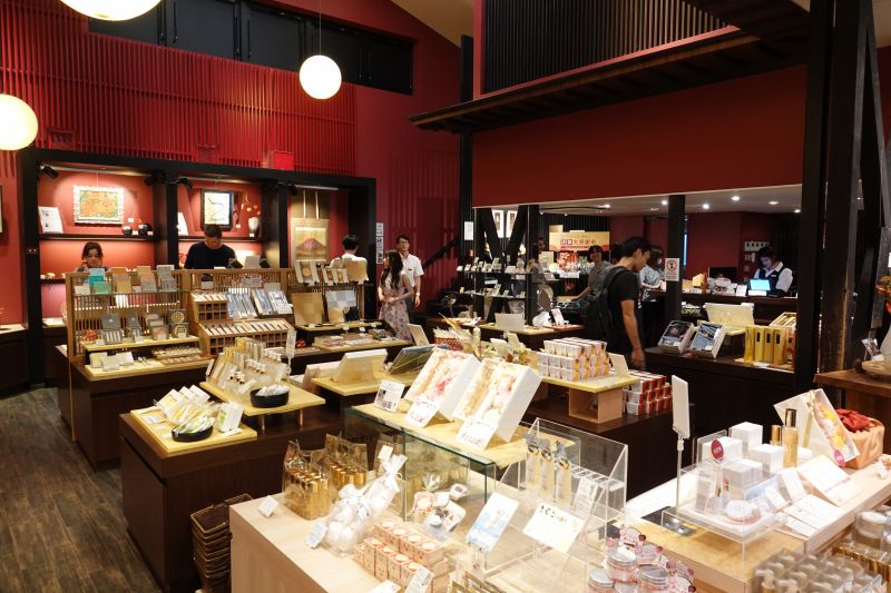 Viewing photos→2024→2024-09-16→48