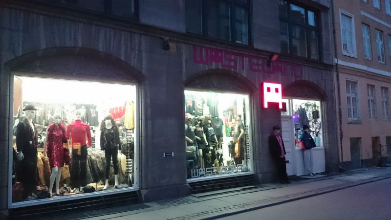 Viewing photos→Misc→2016→001